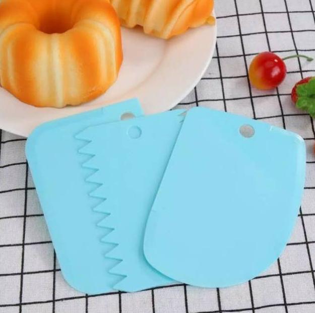 3-Piece Cake Scraper Set – Baking Icing Tools